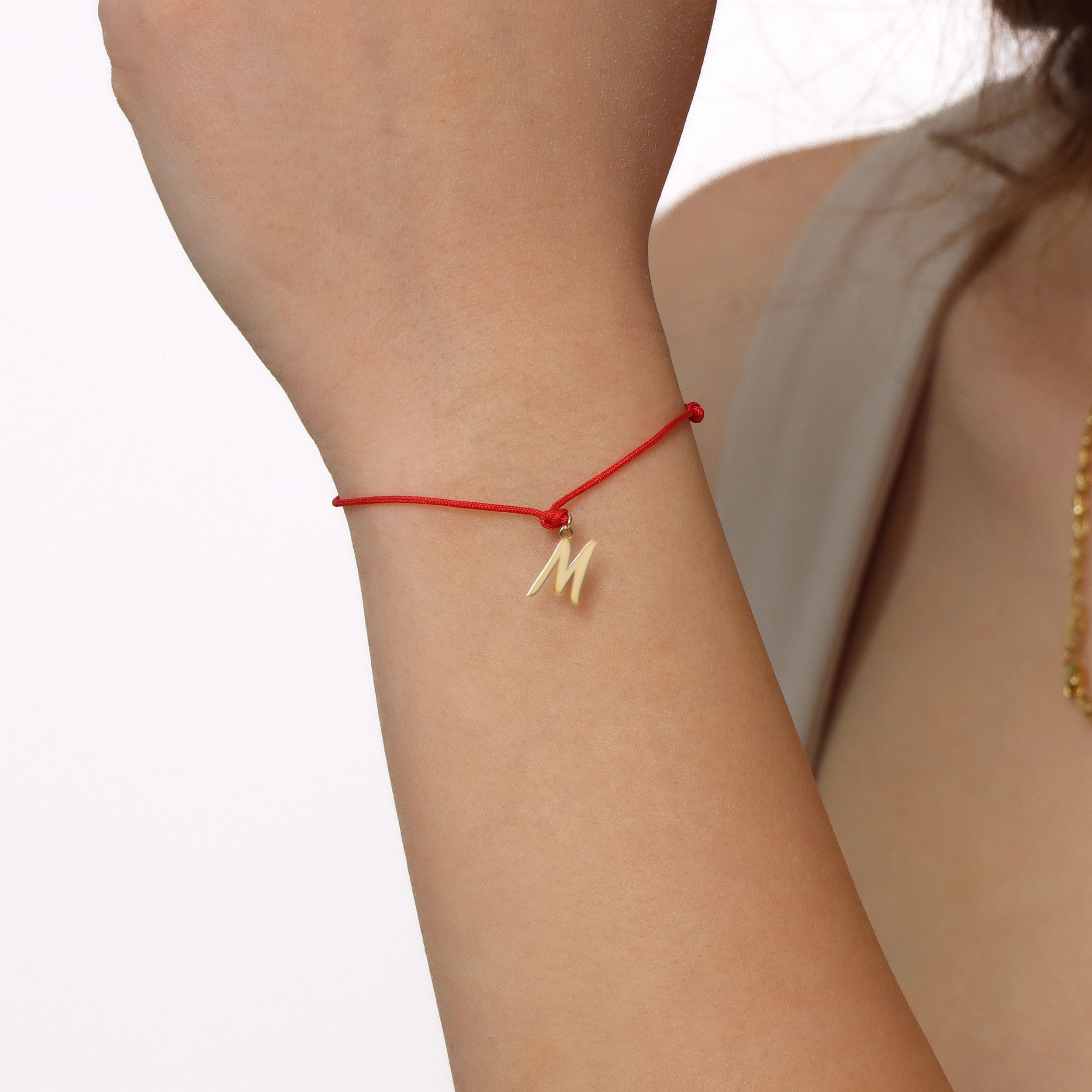 Bratara snur reglabil, aur galben 14k, cu pandant initala M – | MOHI